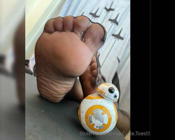 Ennie’s Toes and Soles aka Enniestoes OnlyFans - May the 4th be with you!