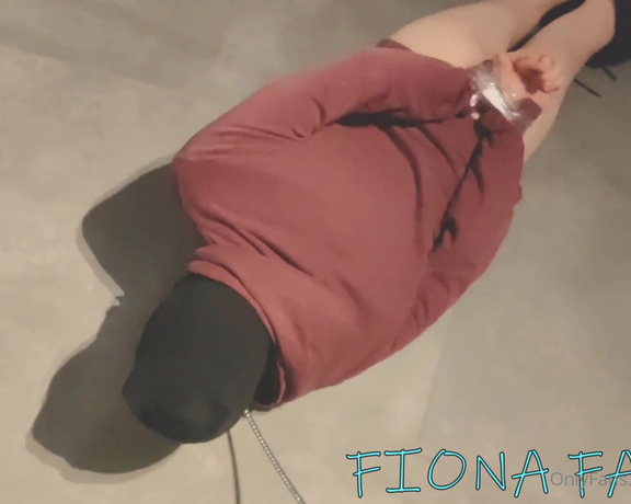 Fiona Fabel aka Fionafabel OnlyFans - After spending the day in the closet, I allowed my slave to eat some of my toenails