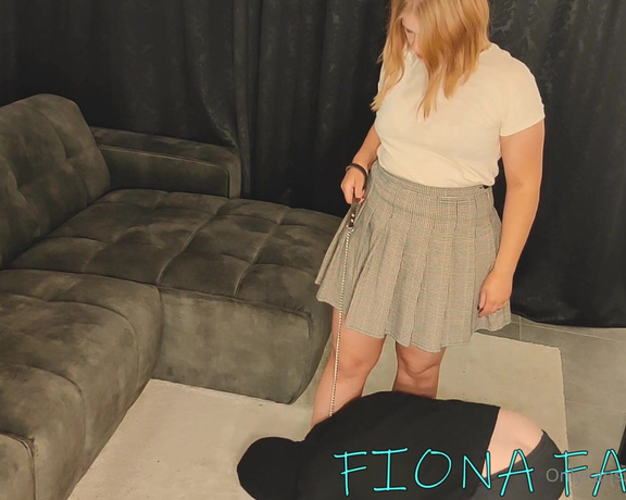 Fiona Fabel aka Fionafabel OnlyFans - Licking my dirty feet clean