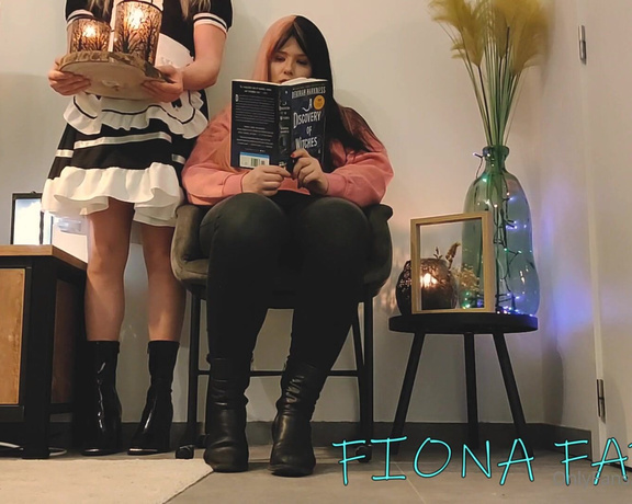 Fiona Fabel aka Fionafabel OnlyFans - Short update of how I spend my night, I decided to read a book My sissy never gets relax time, so