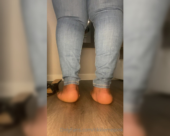 Goddess Pink aka Tikklemepink OnlyFans - Come Get these Meaty Feet!!