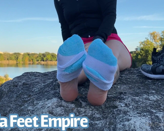 Alicia Feet Empire aka Aliciafeet OnlyFans - Alicia Jogging Sweaty Soles