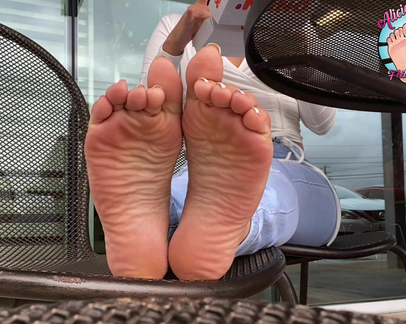 Alicia Feet Empire aka Aliciafeet OnlyFans - Alicia Show Off Her Soles #public