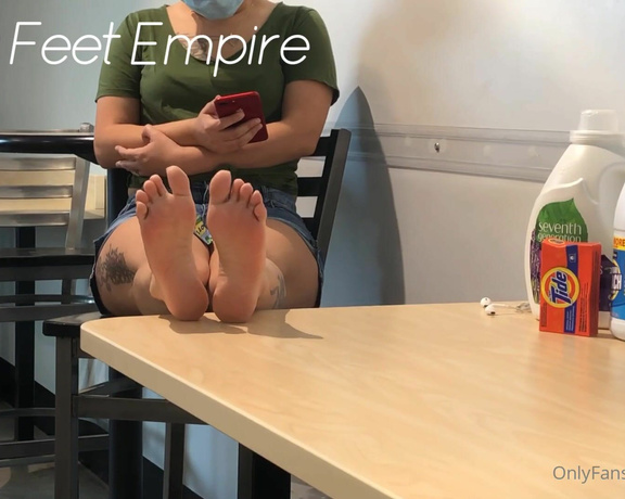 Alicia Feet Empire aka Aliciafeet OnlyFans - PERV Spying On Me At The Laundromat