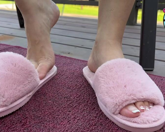 Alicia Feet Empire aka Aliciafeet OnlyFans - Alicia Backyard Feet