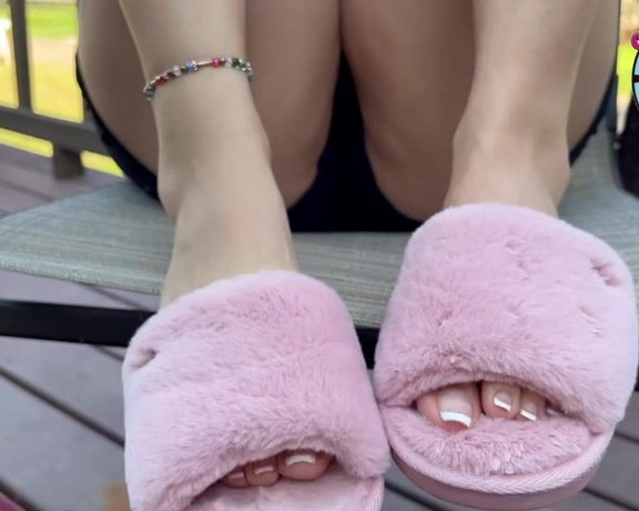 Alicia Feet Empire aka Aliciafeet OnlyFans - Alicia Backyard Feet