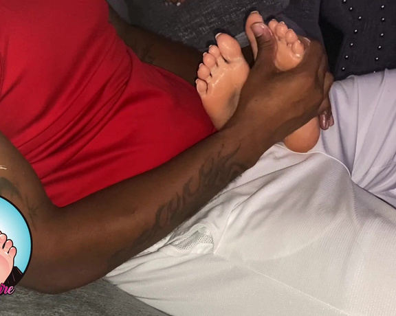 Alicia Feet Empire aka Aliciafeet OnlyFans - My Smelly Feet Deserves a Massage