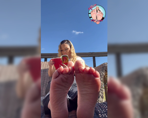 Alicia Feet Empire aka Aliciafeet OnlyFans - Alicia Outside Soles