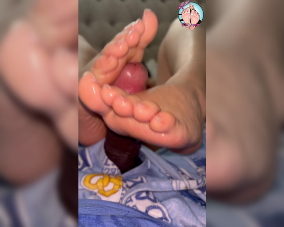 Alicia Feet Empire aka Aliciafeet OnlyFans - He Tried His Best To Hold Out!