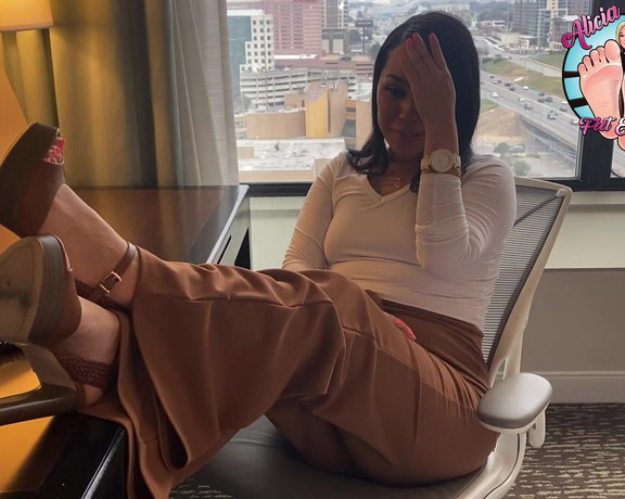 Alicia Feet Empire aka Aliciafeet OnlyFans - Sexy Realtor Give Client A