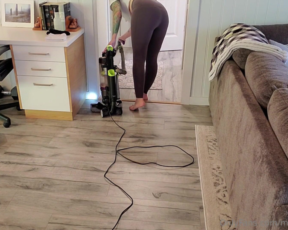 MsAmy aka Msamycleaning OnlyFans - Peak the Pink while you clean