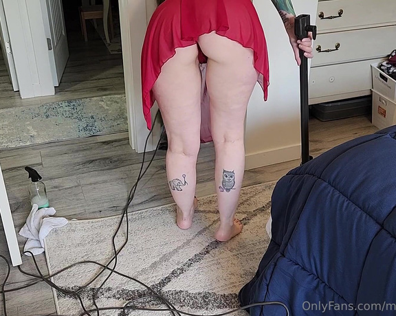 MsAmy aka Msamycleaning OnlyFans - Making sure everything is taken care