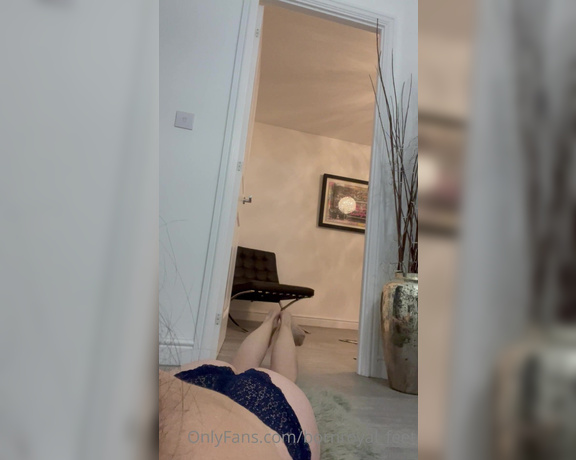 Bornroyal_feet aka Bornroyal_feet OnlyFans - I want you to stroke your cock to my wrinkly soles