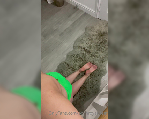 Bornroyal_feet aka Bornroyal_feet OnlyFans - I am giving you a blow job and you can’t stop staring at my wrinkly soles My feet are moving while