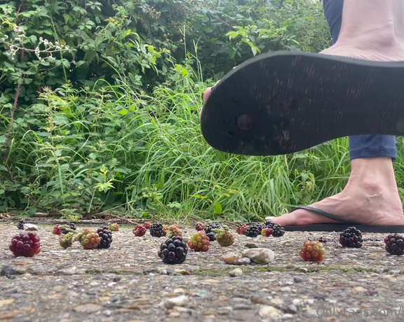 Bornroyal_feet aka Bornroyal_feet OnlyFans - Fruit crushing… although you might prefer me crushing something else… don’t you