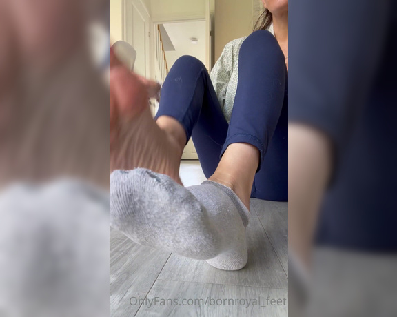 Bornroyal_feet aka Bornroyal_feet OnlyFans - Sniff deeply foot boy In between my toes Sniff… my smelly feet