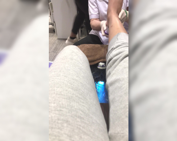 Islandbadgyaal aka Islandbadgyaal OnlyFans - So getting my feet tickled actually makes me horny I realized around 18 years old that it turns