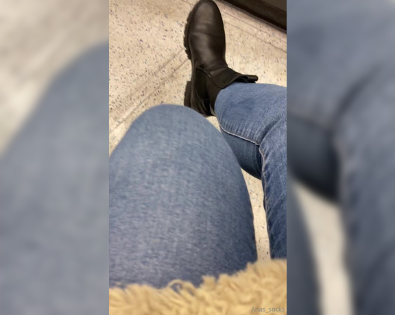 Anas_socks aka Anas_socks OnlyFans - Nothing can stop me from taking off my boots and showing you my sweaty socks on the train