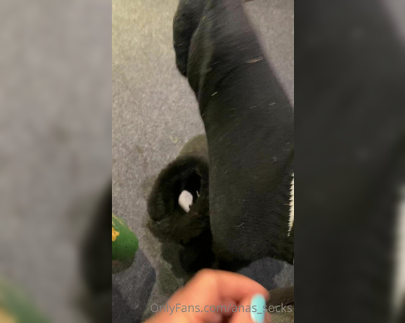 Anas_socks aka Anas_socks OnlyFans - Taking my Uggs off sweaty juicy soles