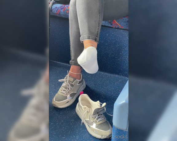 Anas_socks aka Anas_socks OnlyFans - Finally DANGLE my boss sneakers on the for you and showing you YOUR favourite NIKE