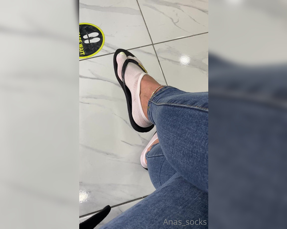 Anas_socks aka Anas_socks OnlyFans - Waiting to get my toes done! 9