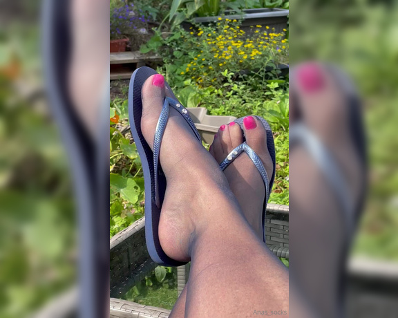 Anas_socks aka Anas_socks OnlyFans - Who likes nylons and flip flops 3