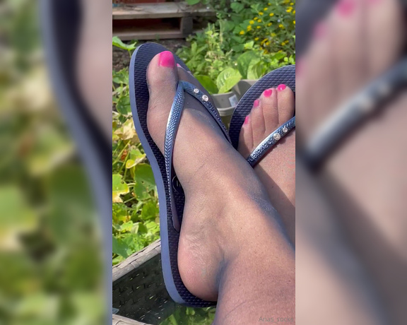 Anas_socks aka Anas_socks OnlyFans - Who likes nylons and flip flops 3