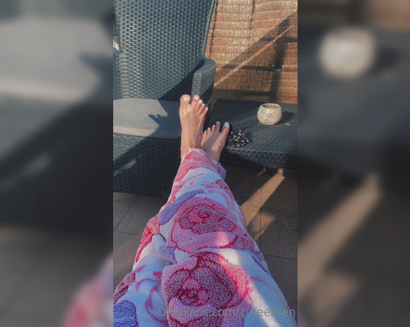 cuteelisen aka Cuteelisen OnlyFans - I love it when you come to see me and get your cock off! so i’m sitting on the terrace now with