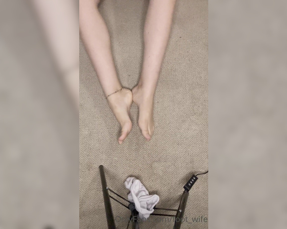 Footwife aka Foot_wife OnlyFans - Won’t you come rub them