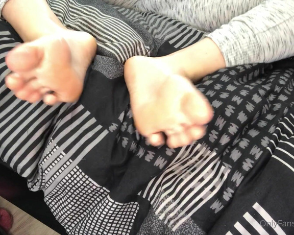 Footwife aka Foot_wife OnlyFans - Oily soles playing around