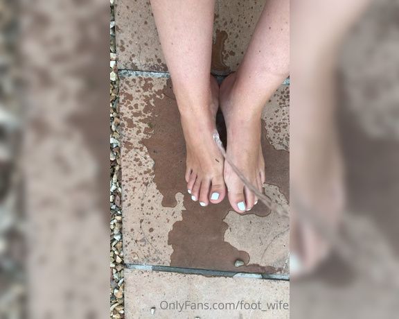 Footwife aka Foot_wife OnlyFans - Wanna come suck them dry