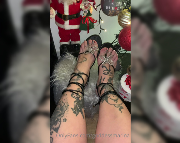 Latina Marina aka Latinamarina OnlyFans - Sexy sandals & Festive feet to enjoy