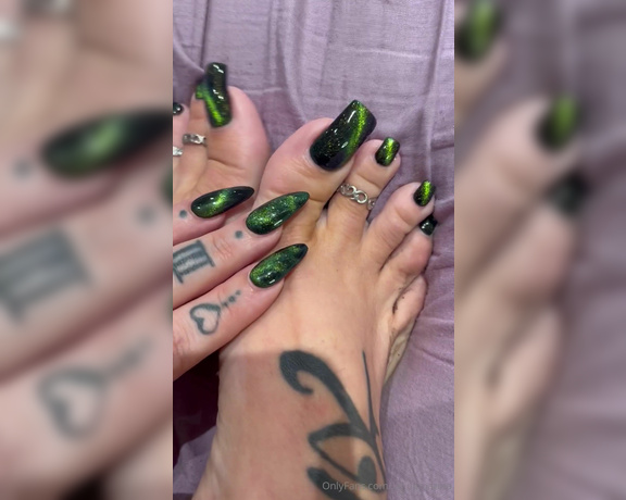 Latina Marina aka Latinamarina OnlyFans - Halloween cat eye mani pedi all 20 grabbers look dope AF 1