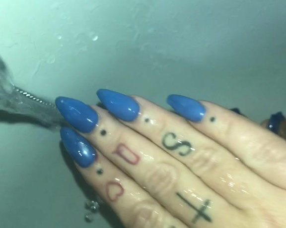 Latina Marina aka Latinamarina OnlyFans - Colour changing nails Tell me what you like Are you feeling Blue Or are you feeling pearly white