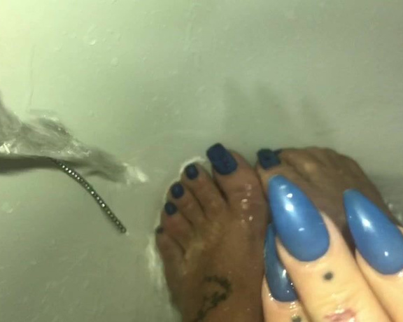 Latina Marina aka Latinamarina OnlyFans - Colour changing nails Tell me what you like Are you feeling Blue Or are you feeling pearly white