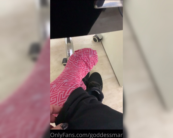Latina Marina aka Latinamarina OnlyFans - Love gettin my feet out in public for a pedi! I Always think of you and get a cheeky clip in the sal