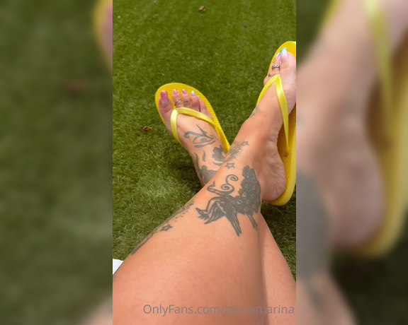 Latina Marina aka Latinamarina OnlyFans - Happy flip flop Friday everyone 1