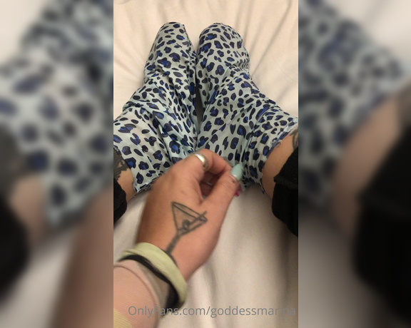 Latina Marina aka Latinamarina OnlyFans - Thnk you for these lovely socks pet! Feet feel so soft omggg amazing #selfcare