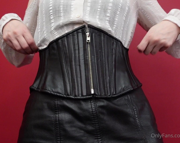 Miss Finesse aka Thefinerstuff OnlyFans - Some corset tightening action for you all~ I hope you appreciate it as much as I do!
