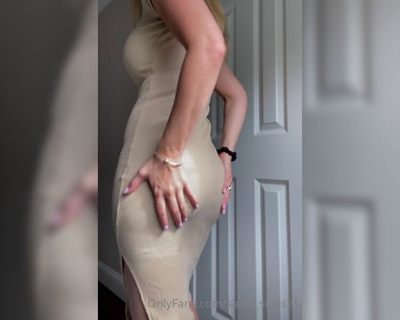 Sam Soles aka Sams_soles21 OnlyFans - Do you wish you were under my dress