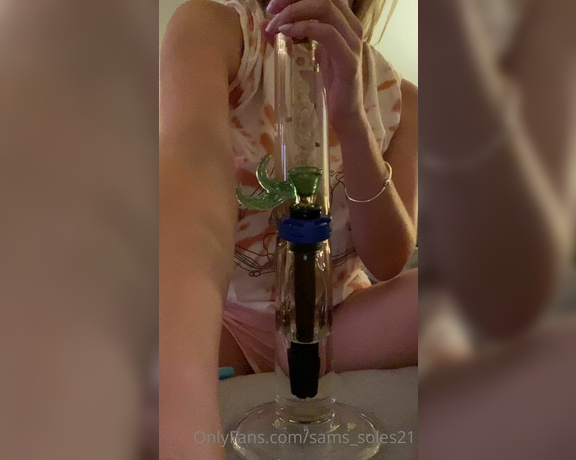 Sam Soles aka Sams_soles21 OnlyFans - There’s nothing sexual going on here but we have a fair amount of stoners so join me for a bong rip