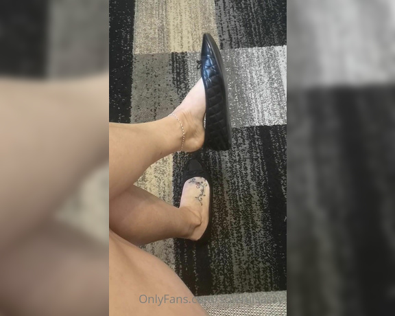 Solefulsassy aka Solefulsassy OnlyFans - Oh I can see you watching me dangle! And I know ya gonna cum