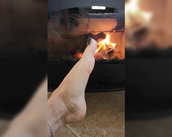 Solefulsassy aka Solefulsassy OnlyFans - Warming those tootsies! I think youd do a better job though