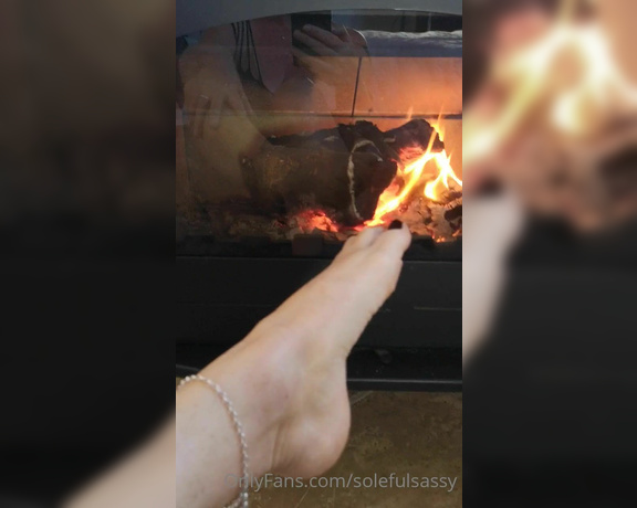 Solefulsassy aka Solefulsassy OnlyFans - Warming those tootsies! I think youd do a better job though