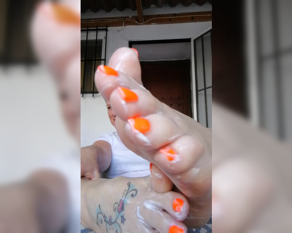 Solefulsassy aka Solefulsassy OnlyFans - Cream, soles, toes = tease!