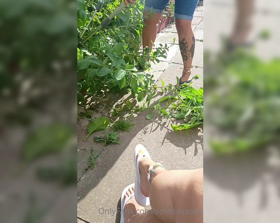 Solefulsassy aka Solefulsassy OnlyFans - A spot of weeding with @madsoles 1 well Im just watching and dangling!