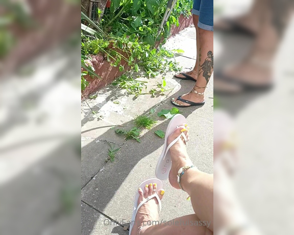 Solefulsassy aka Solefulsassy OnlyFans - A spot of weeding with @madsoles 1 well Im just watching and dangling!