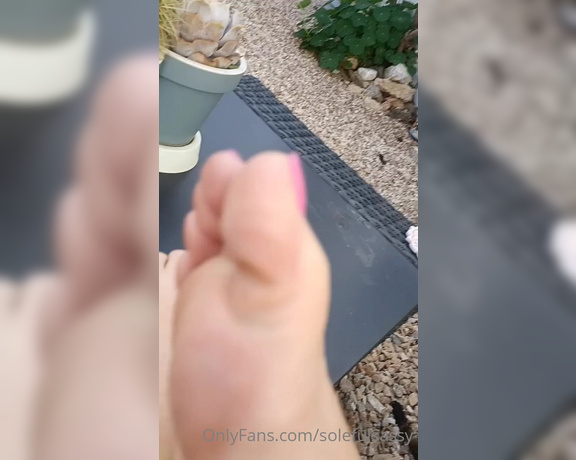 Solefulsassy aka Solefulsassy OnlyFans - Teasing you with my toes and soles!