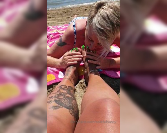 Solefulsassy aka Solefulsassy OnlyFans - Beach worship with @madsoles 1 we naughty