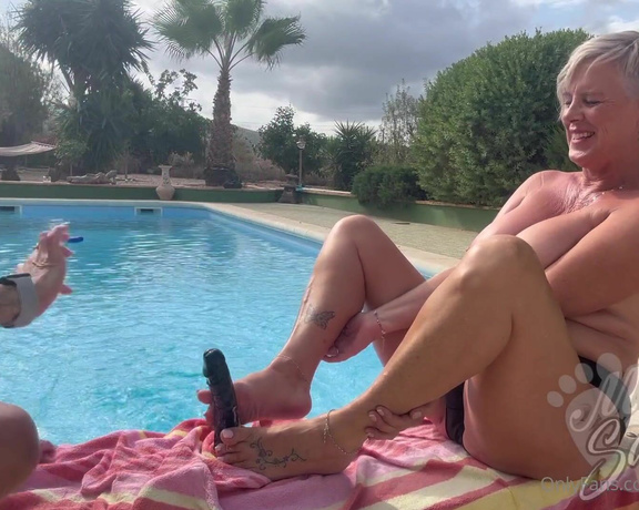 Solefulsassy aka Solefulsassy OnlyFans - Poolside Double FJ on dildo with @madsoles 1 imagine if we were doing this to you!!!